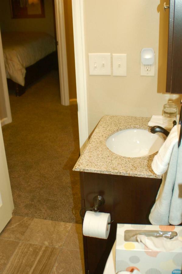 Blue Bear Den 3Br 2Ba Dtc Private Apt Hot Tub エクステリア 写真