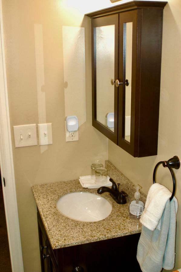 Blue Bear Den 3Br 2Ba Dtc Private Apt Hot Tub エクステリア 写真